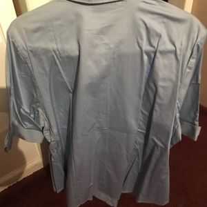 Ladies woven button down blouse with cuff slabs